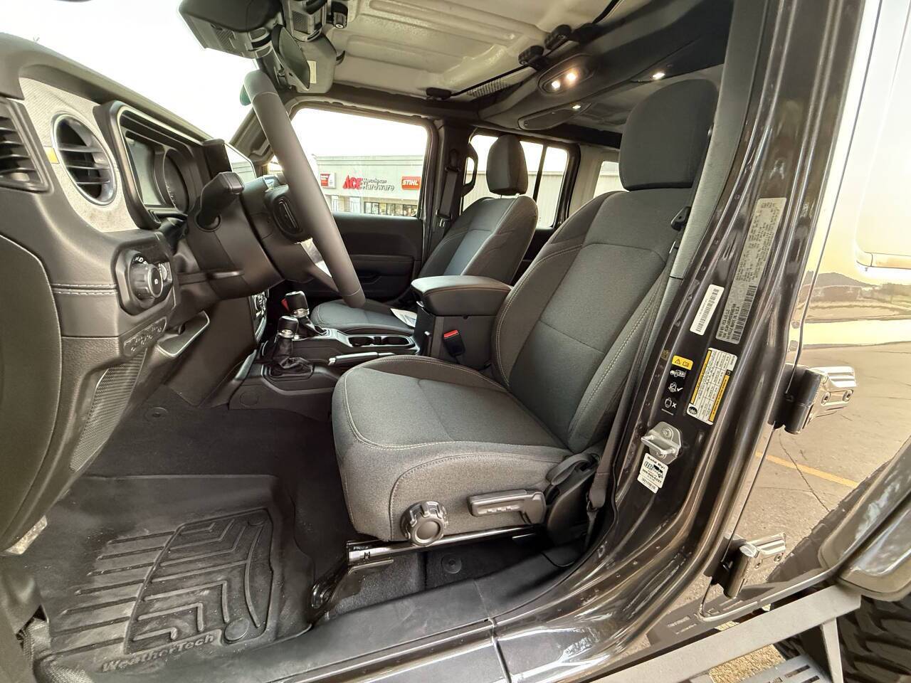 2025 Jeep Wrangler Sahara 4x4 4dr SUV Eldridge IA
