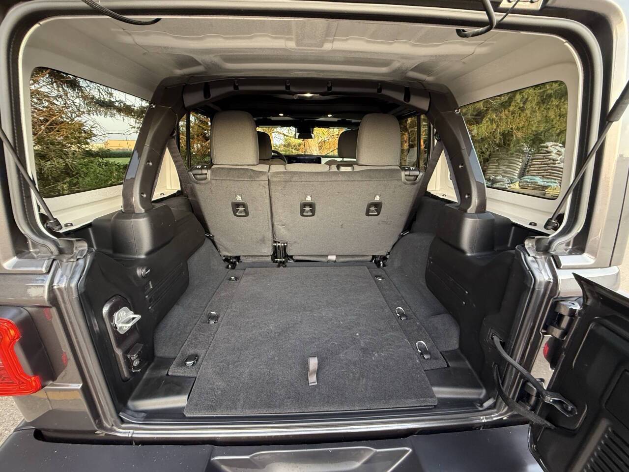 2025 Jeep Wrangler Sahara photo 20