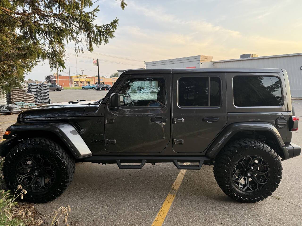 2025 Jeep Wrangler Sahara 4x4 4dr SUV Eldridge IA