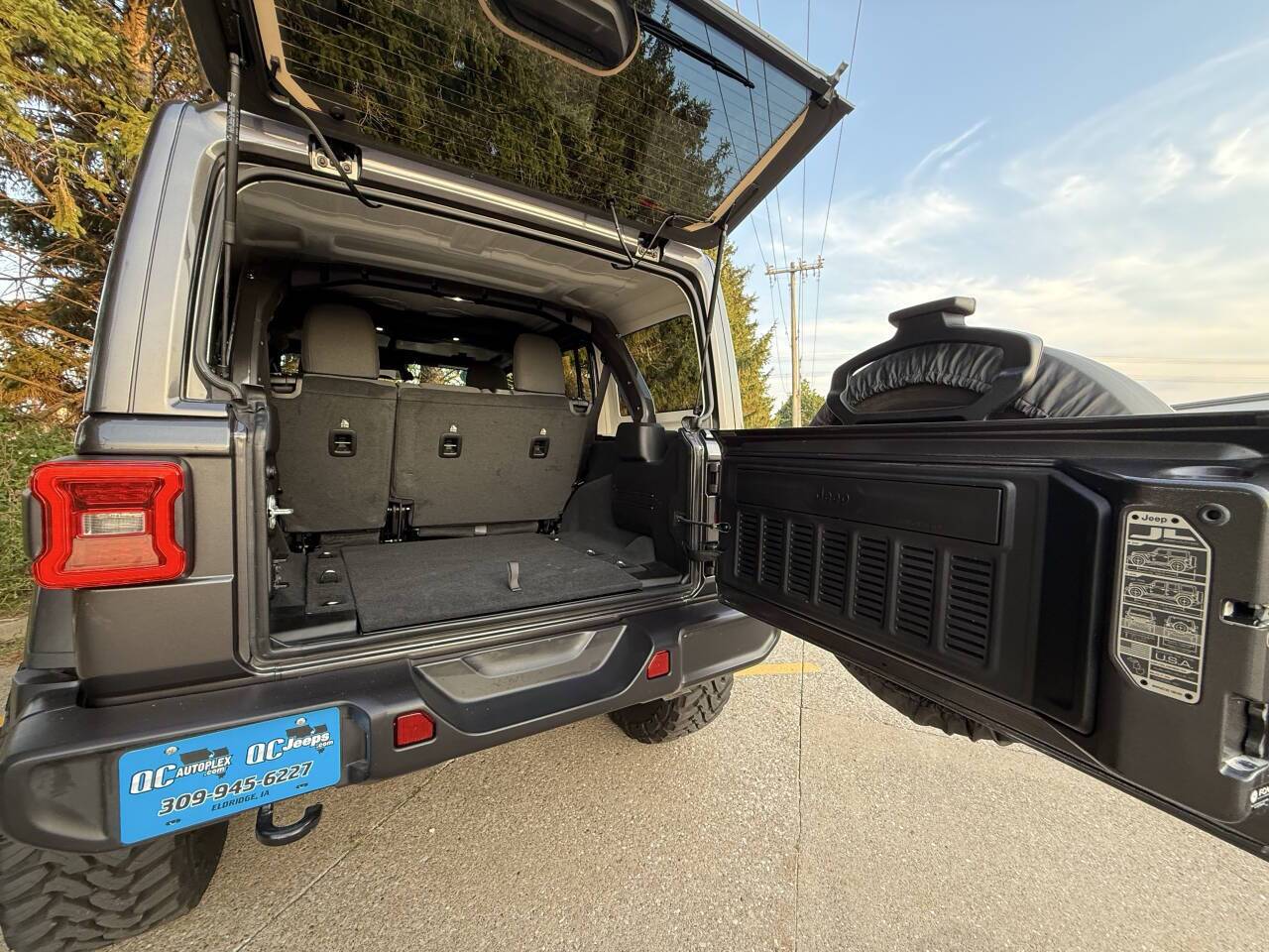 2025 Jeep Wrangler Sahara 4x4 4dr SUV Eldridge IA