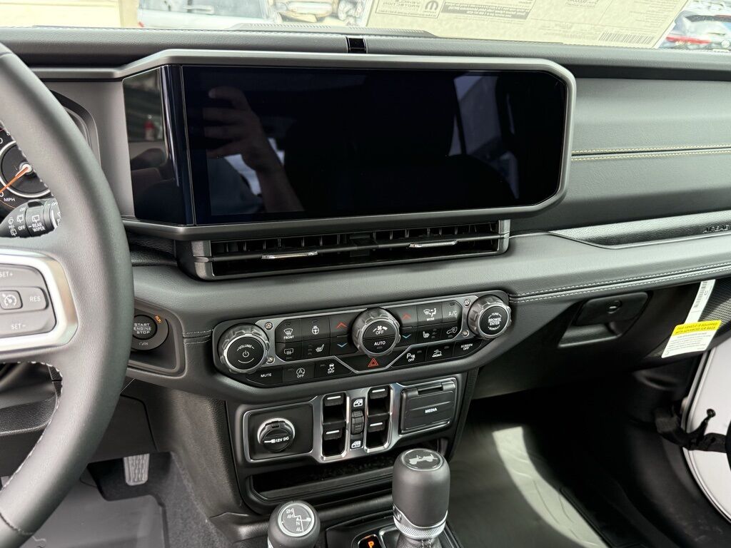 2025 Jeep Wrangler Sahara Crestwood KY