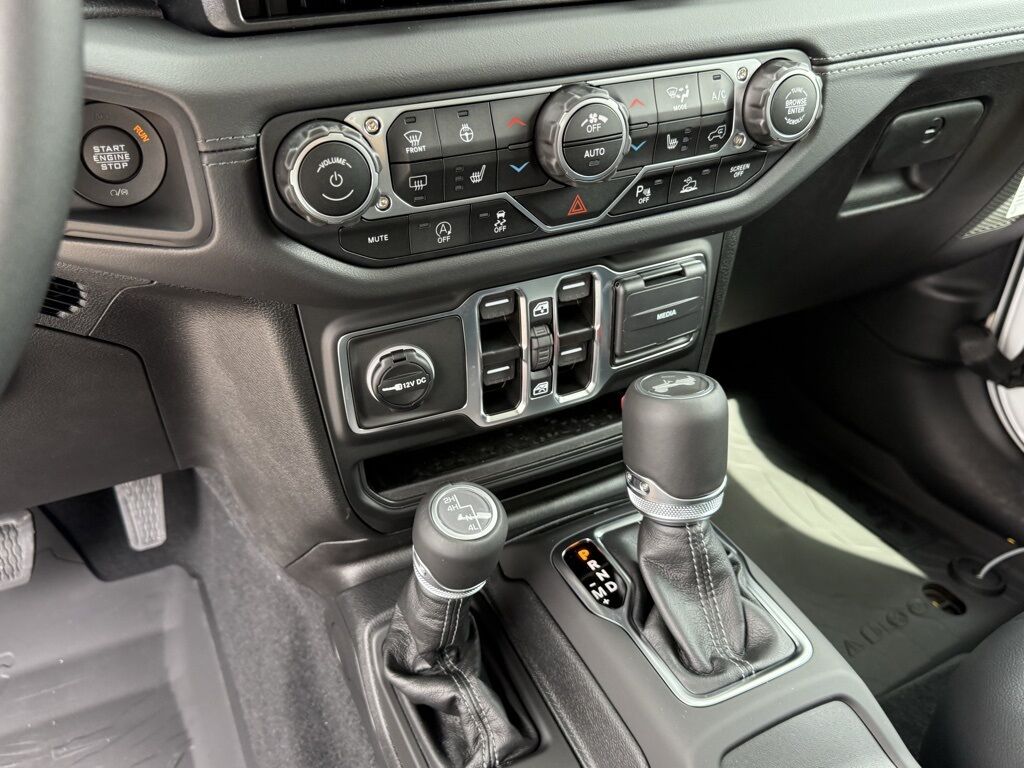 2025 Jeep Wrangler Sahara Crestwood KY