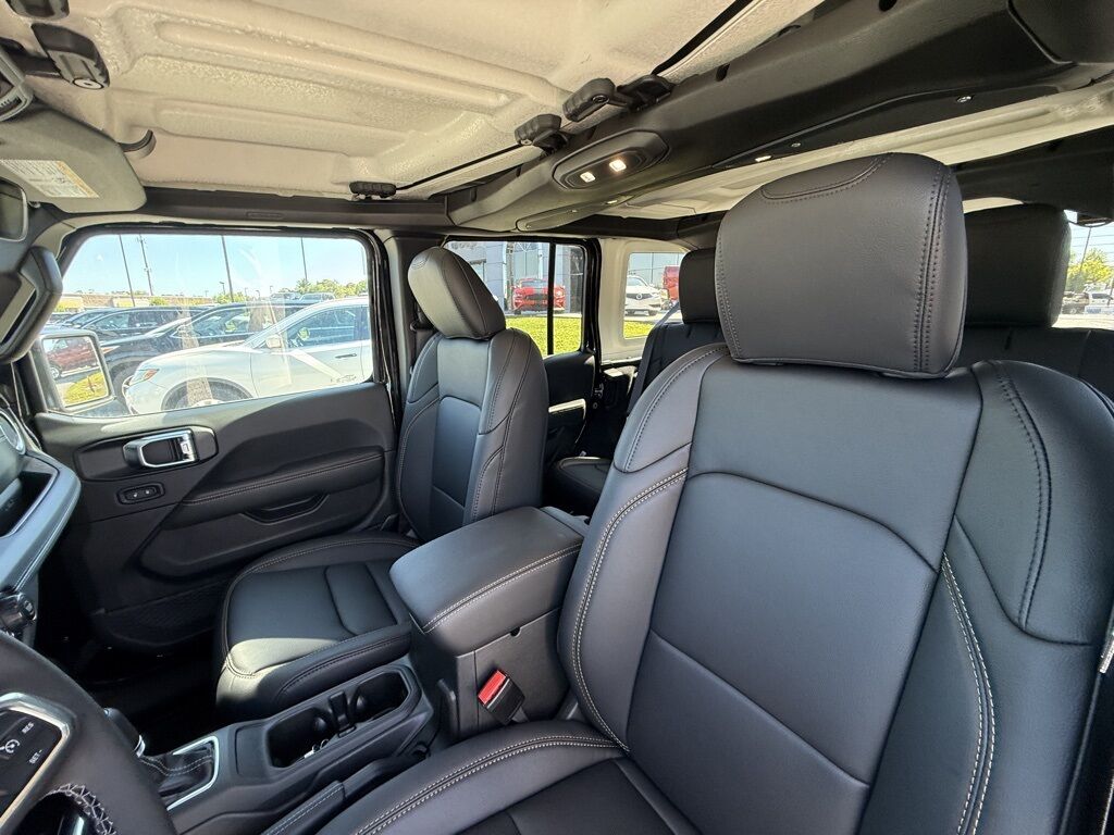 2025 Jeep Wrangler Sahara Crestwood KY