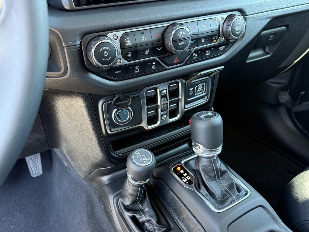 2025 Jeep Wrangler Sahara Crestwood KY