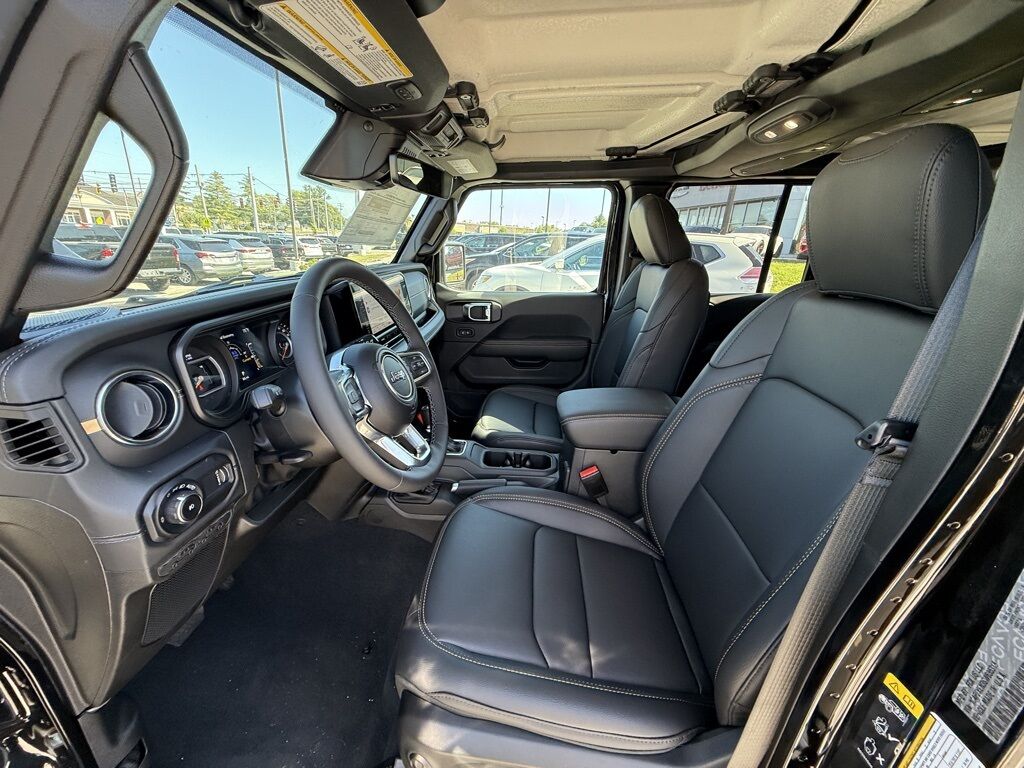 2025 Jeep Wrangler Sahara Crestwood KY