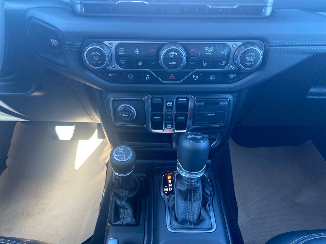 2025 Jeep Wrangler Sahara High Level AB
