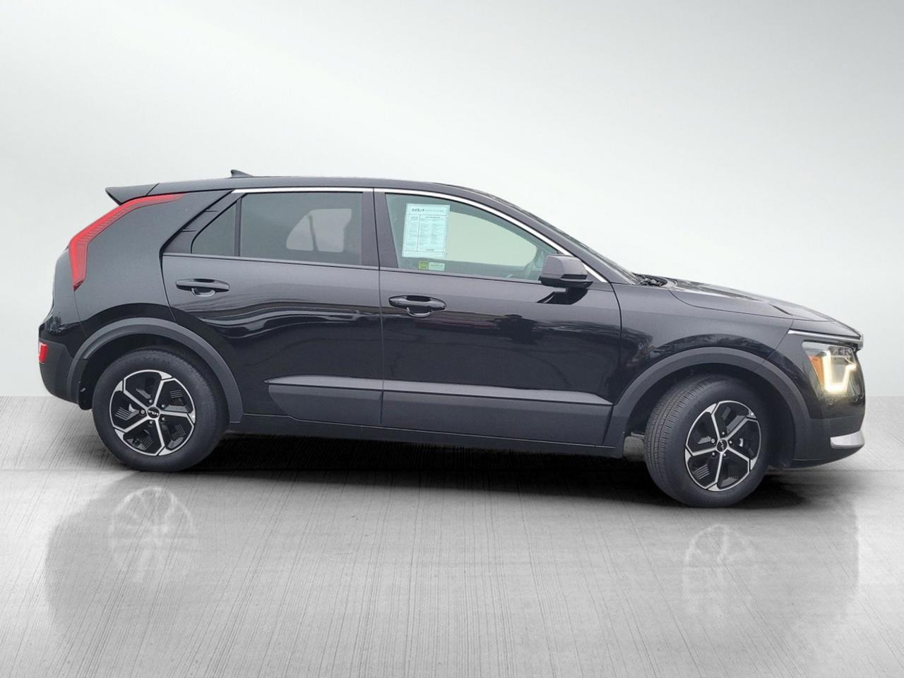 2025 KIA NIRO LX