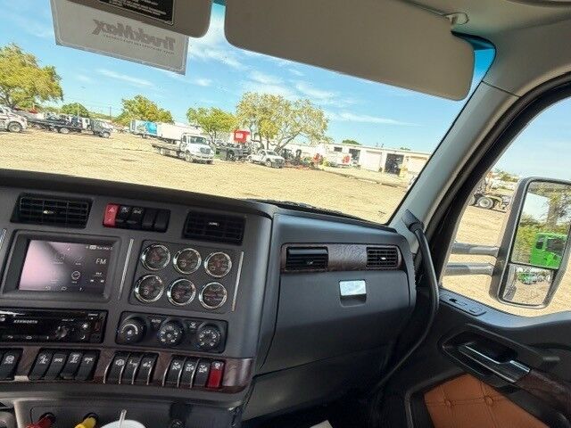 2025 Kenworth T880 Jerr-Dan 35/40 Ton Wrecker Truck Tampa FL