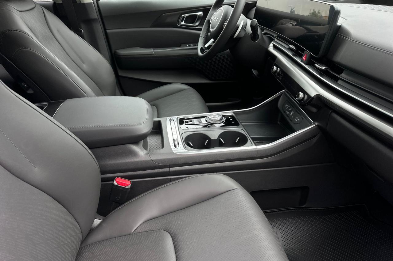 2025 Kia Carnival Hybrid SX Salinas CA
