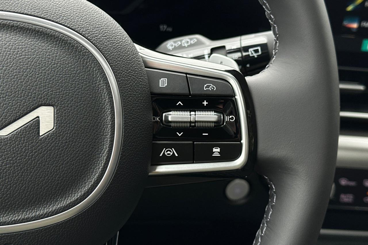 2025 Kia Carnival Hybrid SX Salinas CA
