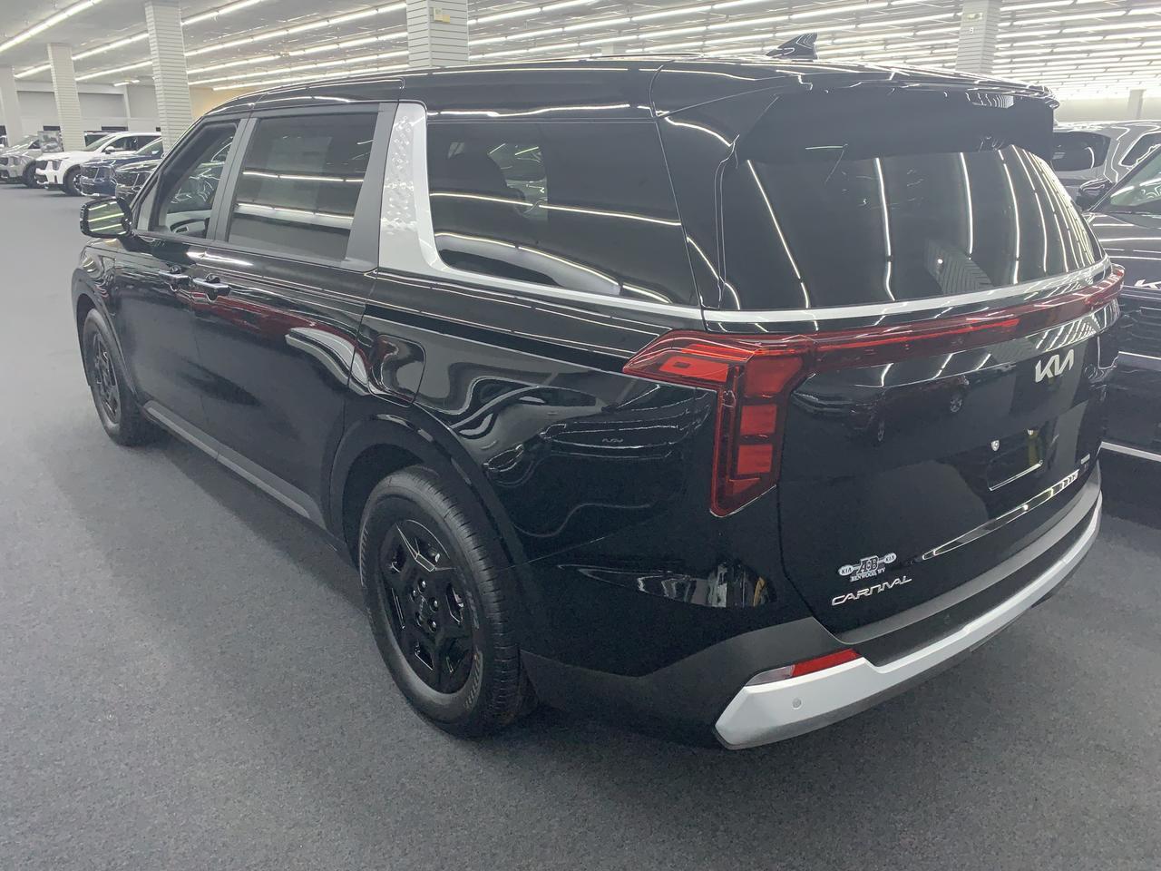 2025 Kia Carnival LXS FWD Benwood WV