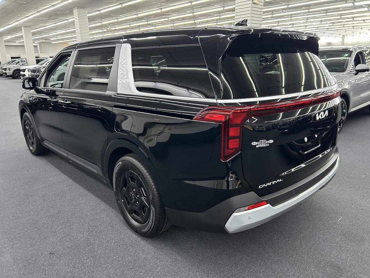 2025 Kia Carnival LXS FWD Benwood WV
