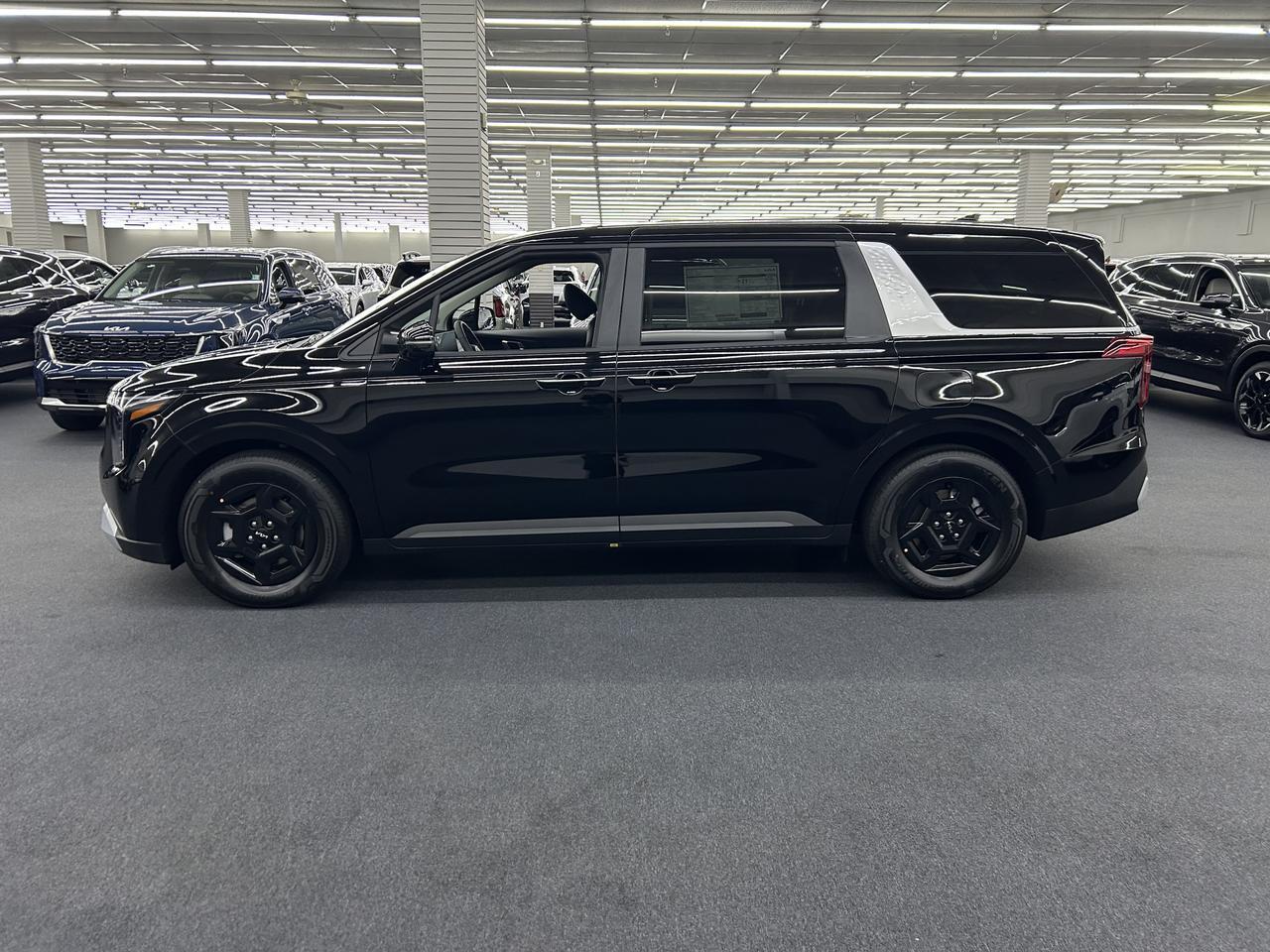 2025 Kia Carnival LXS FWD Benwood WV