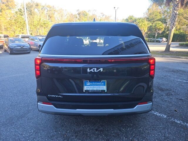 2025 Kia Carnival LXS photo 4