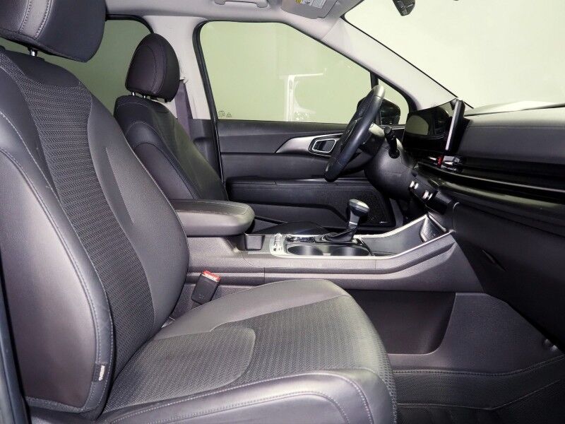 2025 Kia Carnival SX Prestige *HEADS-UP DISPLAY, NAVIGATION, ADAPTIVE CRUISE, SAFETY ALERTS, 360 VIEW CAMERAS, DUAL PANEL MOONROOF, LEATHER, CLIMATE SEATS, HEATED STEERING, 8-SEATER, REMOTE START, POWER LIFTGATE, BOSE, WIRELESS CHARGING, ANDROID & APPLE Round Rock TX