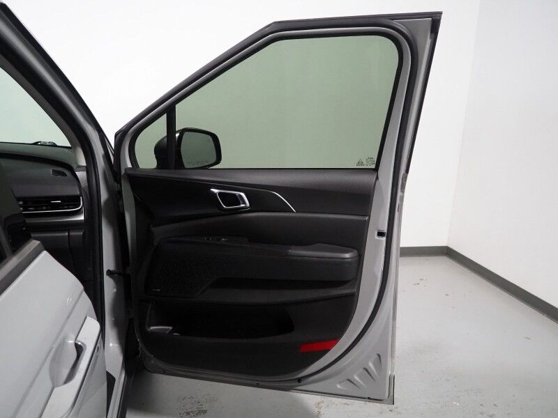 2025 Kia Carnival SX Prestige *HEADS-UP DISPLAY, NAVIGATION, ADAPTIVE CRUISE, SAFETY ALERTS, 360 VIEW CAMERAS, DUAL PANEL MOONROOF, LEATHER, CLIMATE SEATS, HEATED STEERING, 8-SEATER, REMOTE START, POWER LIFTGATE, BOSE, WIRELESS CHARGING, ANDROID & APPLE Round Rock TX