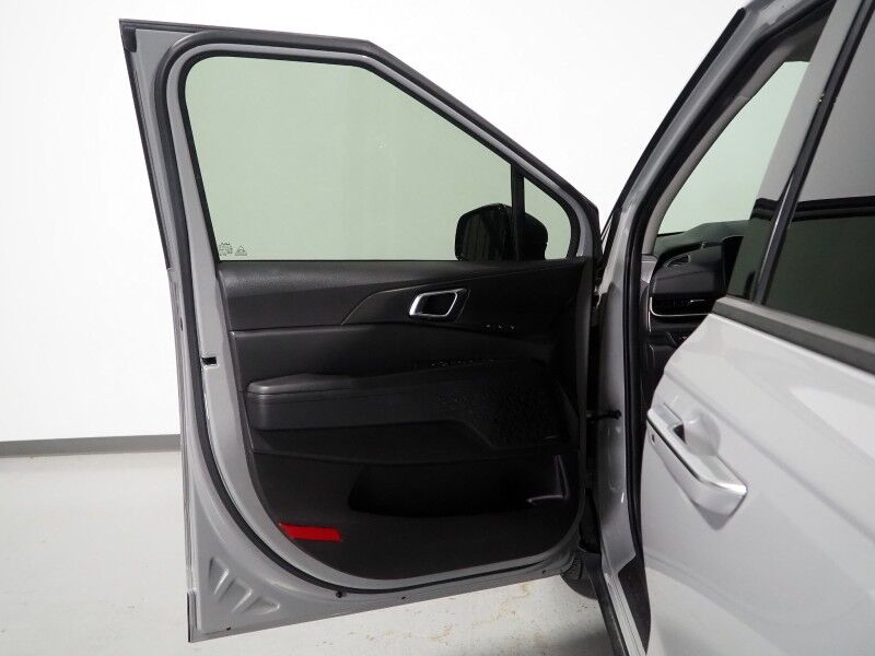 2025 Kia Carnival SX Prestige *HEADS-UP DISPLAY, NAVIGATION, ADAPTIVE CRUISE, SAFETY ALERTS, 360 VIEW CAMERAS, DUAL PANEL MOONROOF, LEATHER, CLIMATE SEATS, HEATED STEERING, 8-SEATER, REMOTE START, POWER LIFTGATE, BOSE, WIRELESS CHARGING, ANDROID & APPLE Round Rock TX