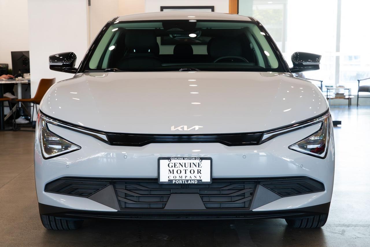2025 Kia EV6 Light