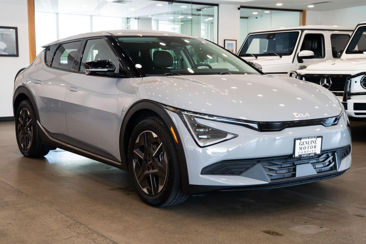2025 Kia EV6 Light
