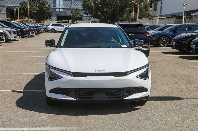 2025 Kia EV6 Wind photo 3