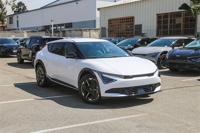 2025 Kia EV6 Wind photo 2