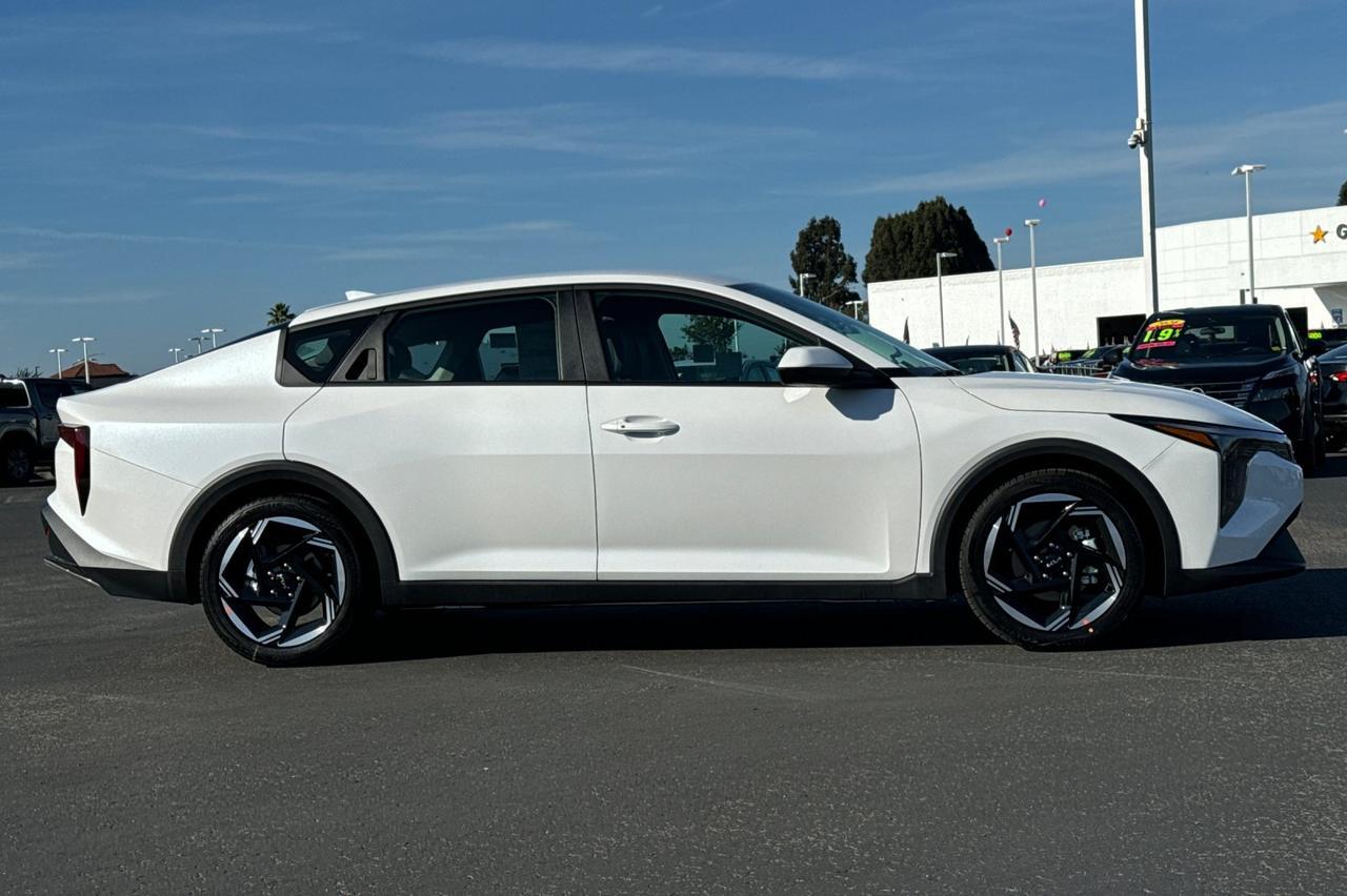 2025 Kia K4 EX photo 3