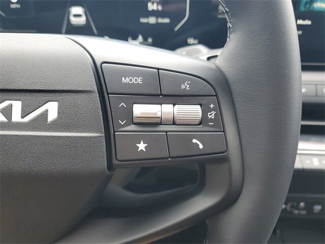 2025 Kia K4 EX photo 24