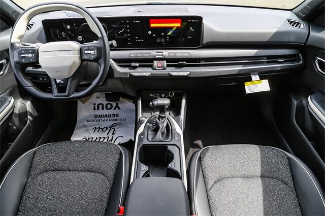 2025 Kia K4 GT-Line photo 3