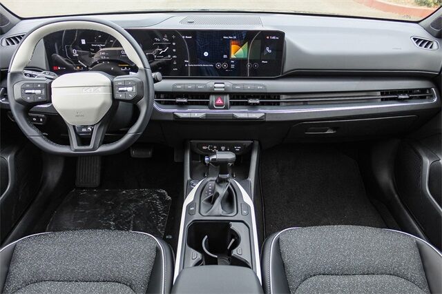 2025 Kia K4 GT-Line photo 4