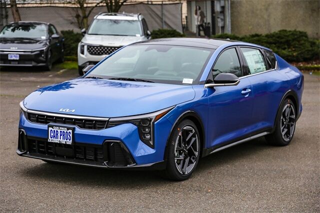 2025 Kia K4 GT-Line photo 2