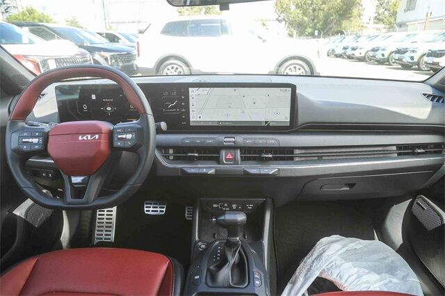 2025 Kia K4 GT-Line Turbo photo 3
