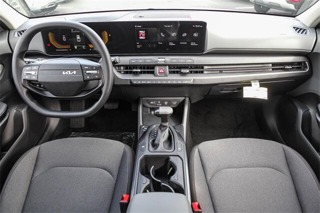 2025 Kia K4 LX photo 2