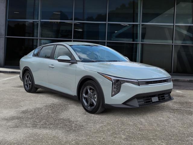 2025 Kia K4 LXS photo 3