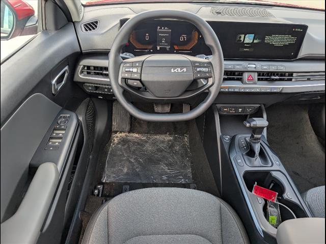2025 Kia K4 LXS photo 4