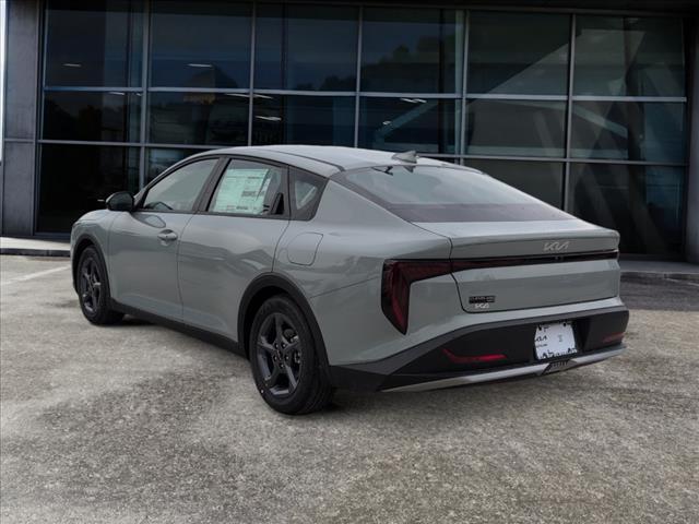 2025 Kia K4 LXS photo 3