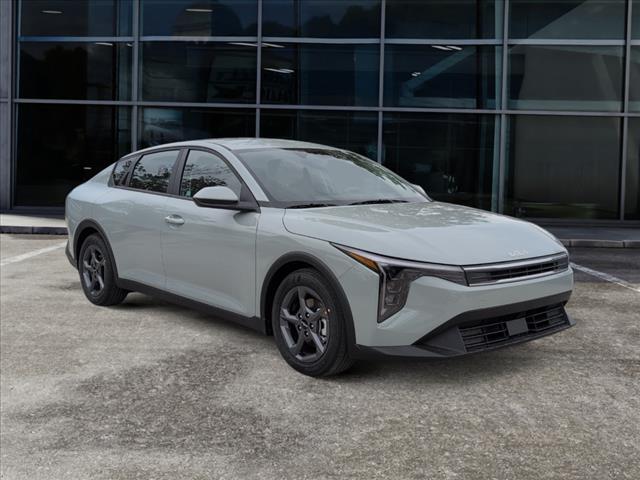 2025 Kia K4 LXS photo 2