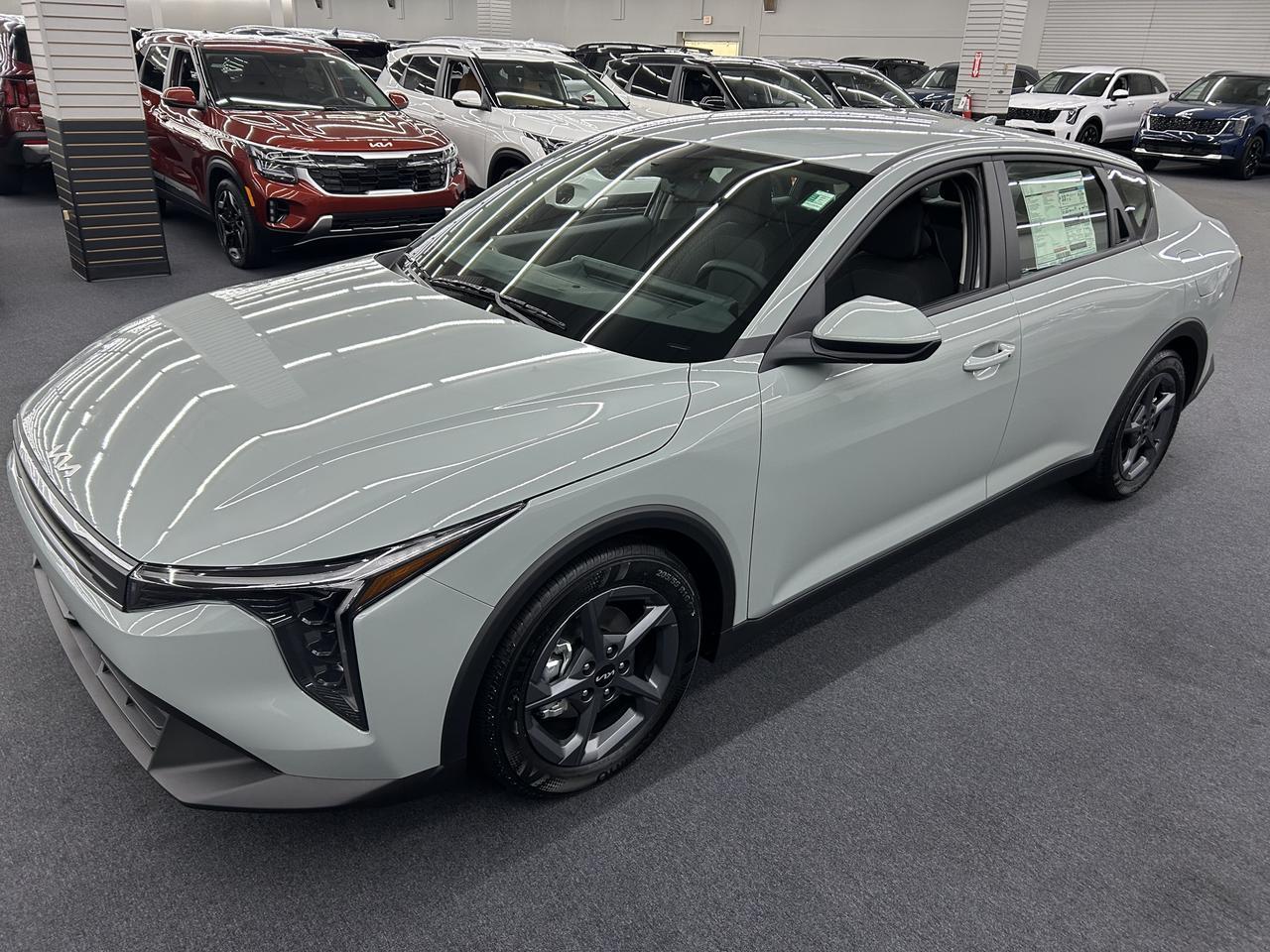 2025 Kia K4 LXS FWD