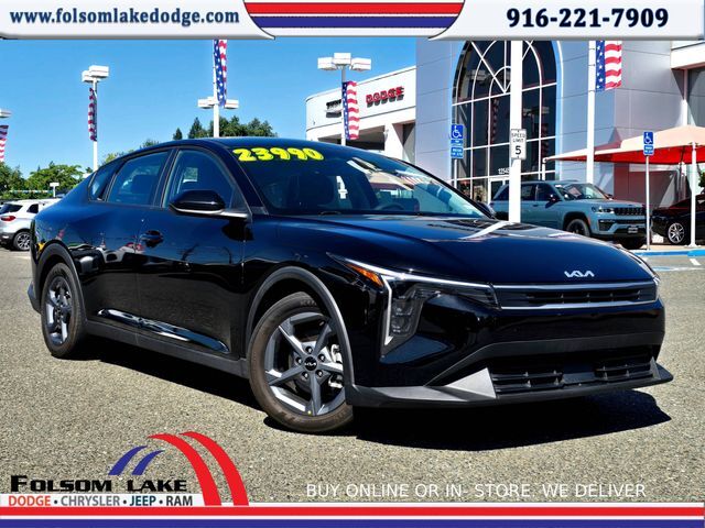 2025 Kia K4 LXS AT's photo