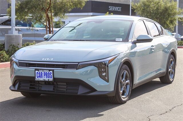 2025 Kia K4 LXS photo 3