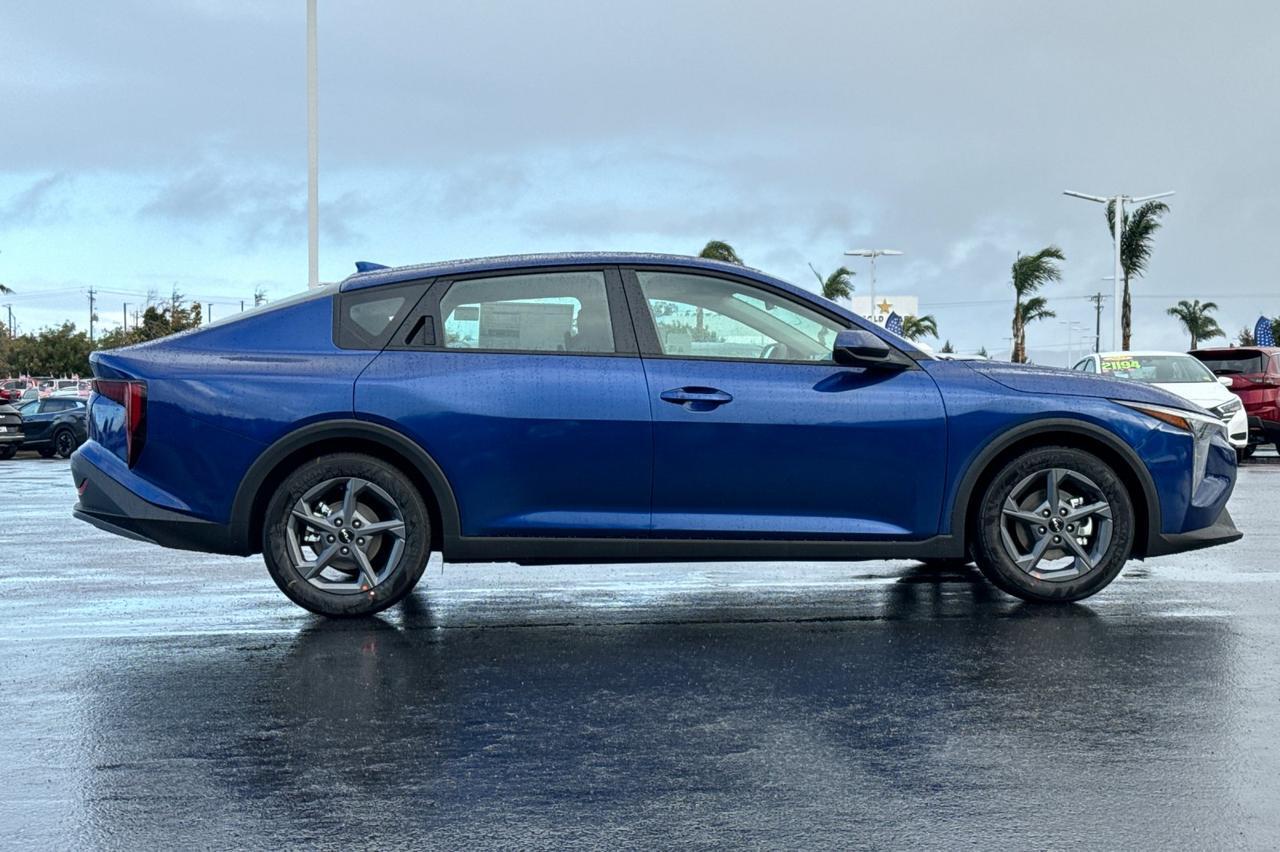 2025 Kia K4 LXS photo 3