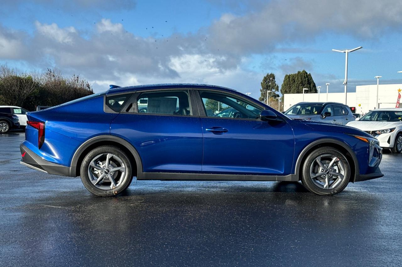 2025 Kia K4 LXS photo 3