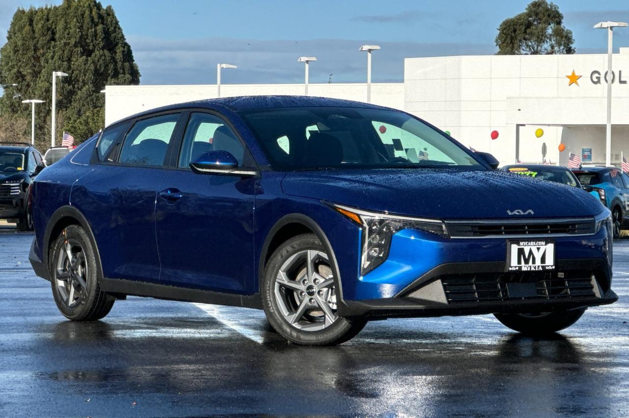 2025 Kia K4 LXS photo 2
