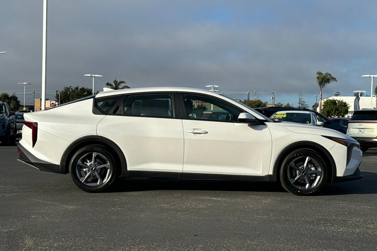 2025 Kia K4 LXS photo 2