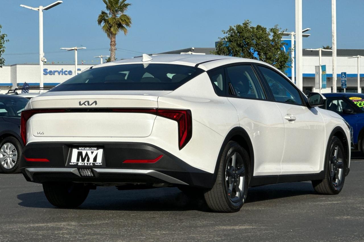 2025 Kia K4 LXS photo 3