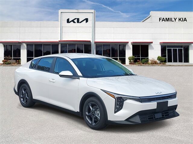 2025 Kia K4 LXS photo 2