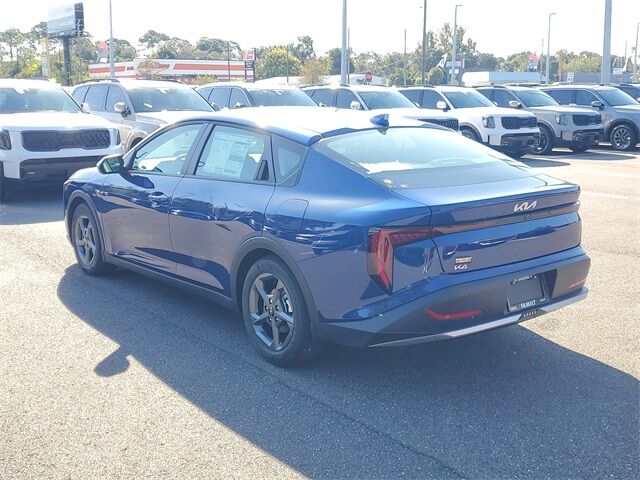 2025 Kia K4 LXS photo 2