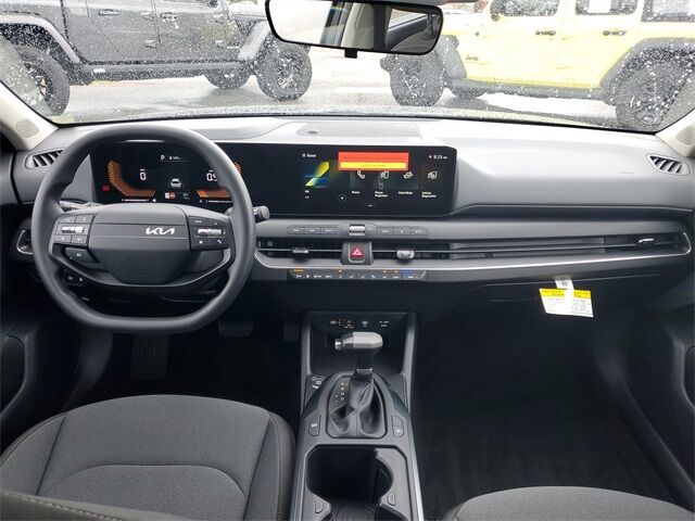 2025 Kia K4 LXS photo 14