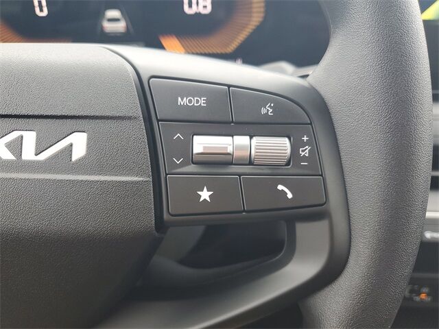 2025 Kia K4 LXS photo 24