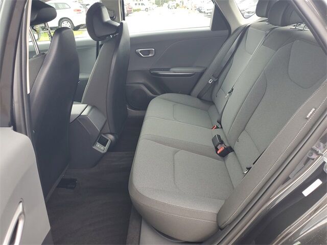 2025 Kia K4 LXS photo 12