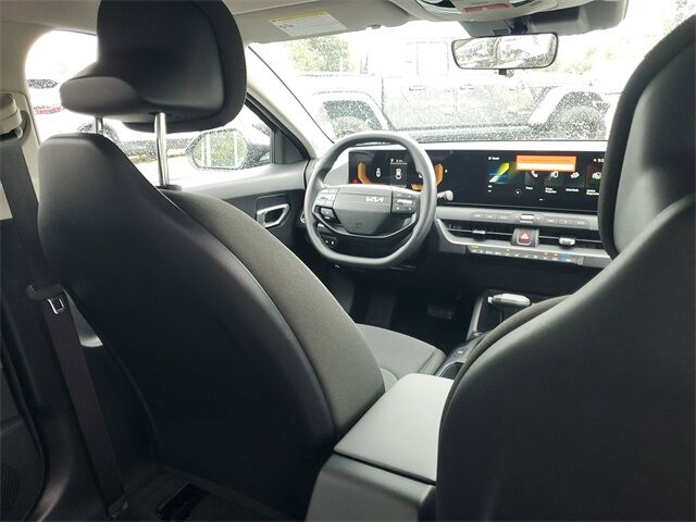 2025 Kia K4 LXS photo 11